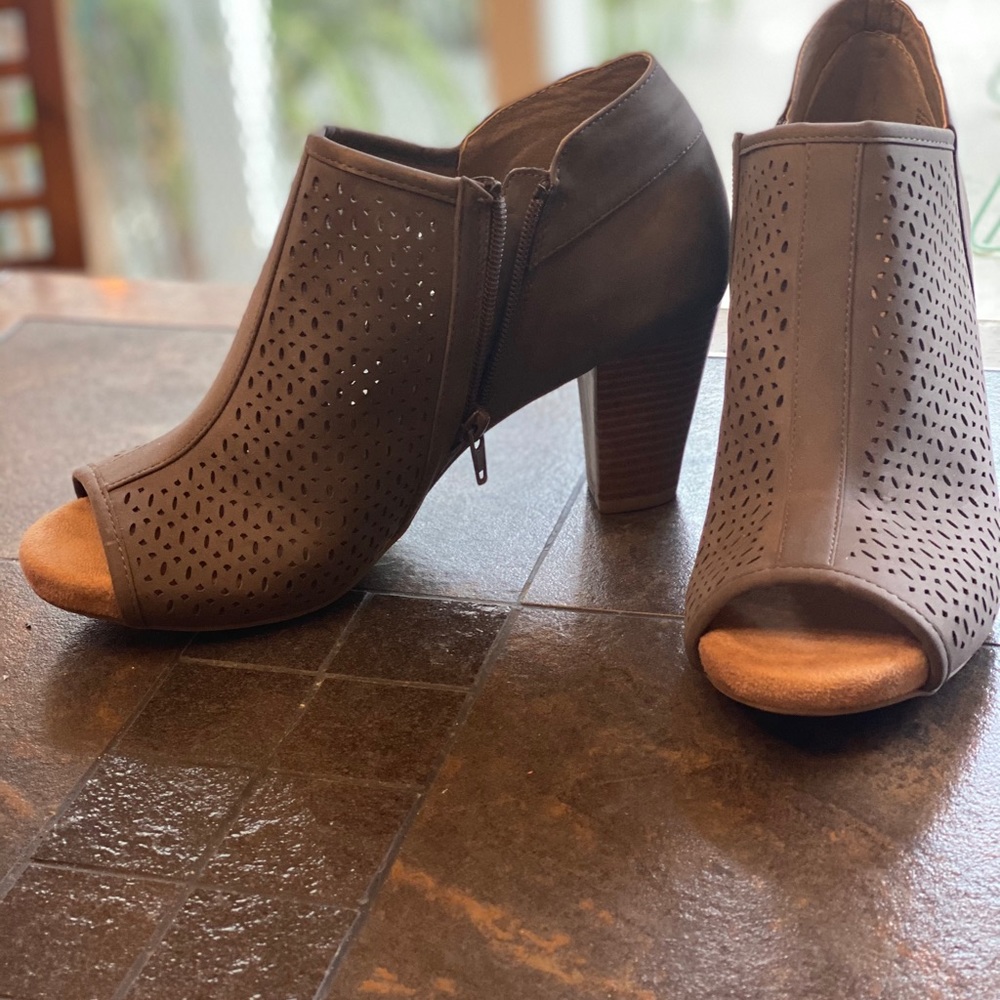 Booties, open Toe Giani Bernini NWOT